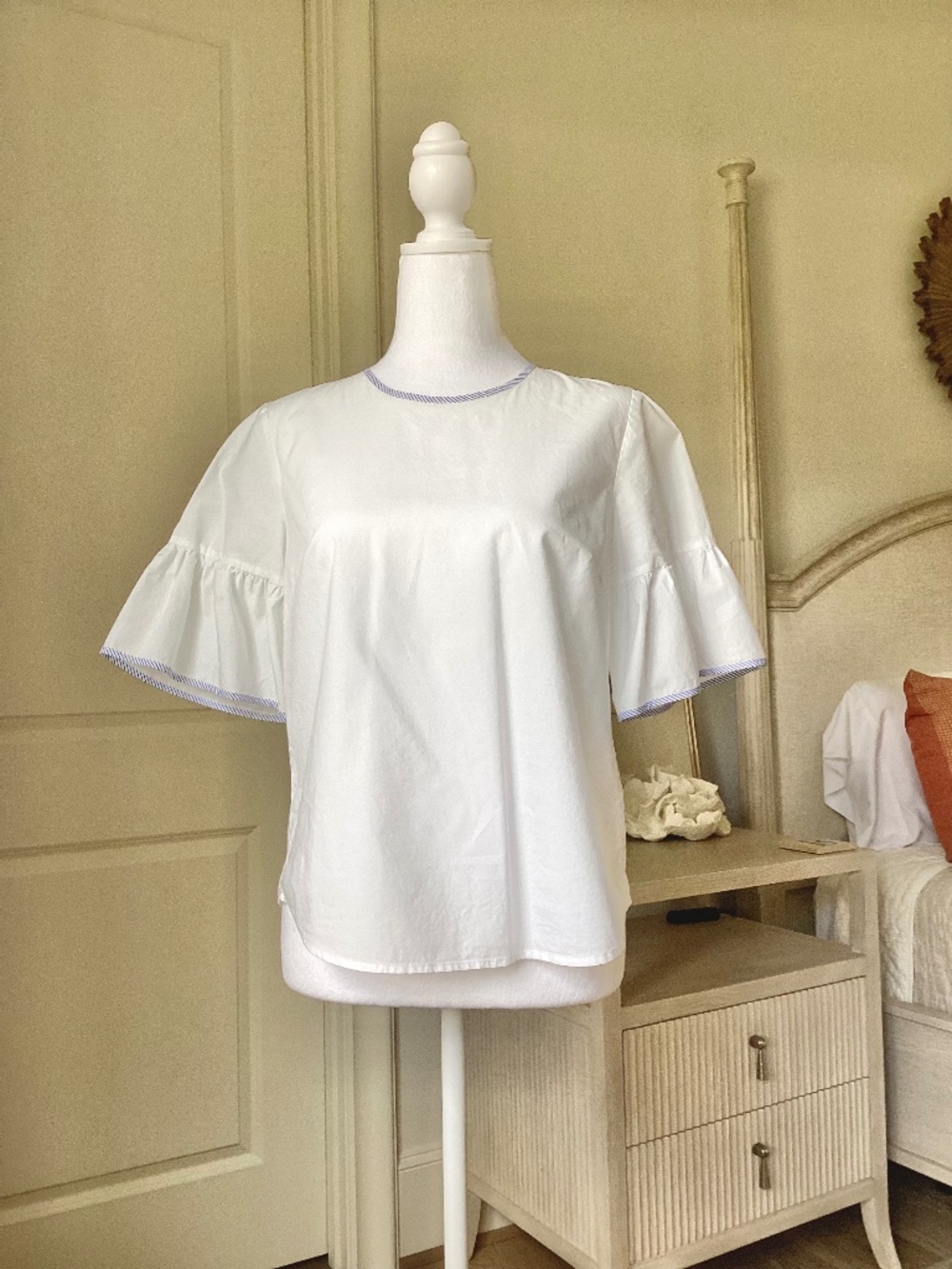 J. CREW SZ 0 TIPPED BUTTON-BACK BELL SLEEVE TOP WHITE G2826